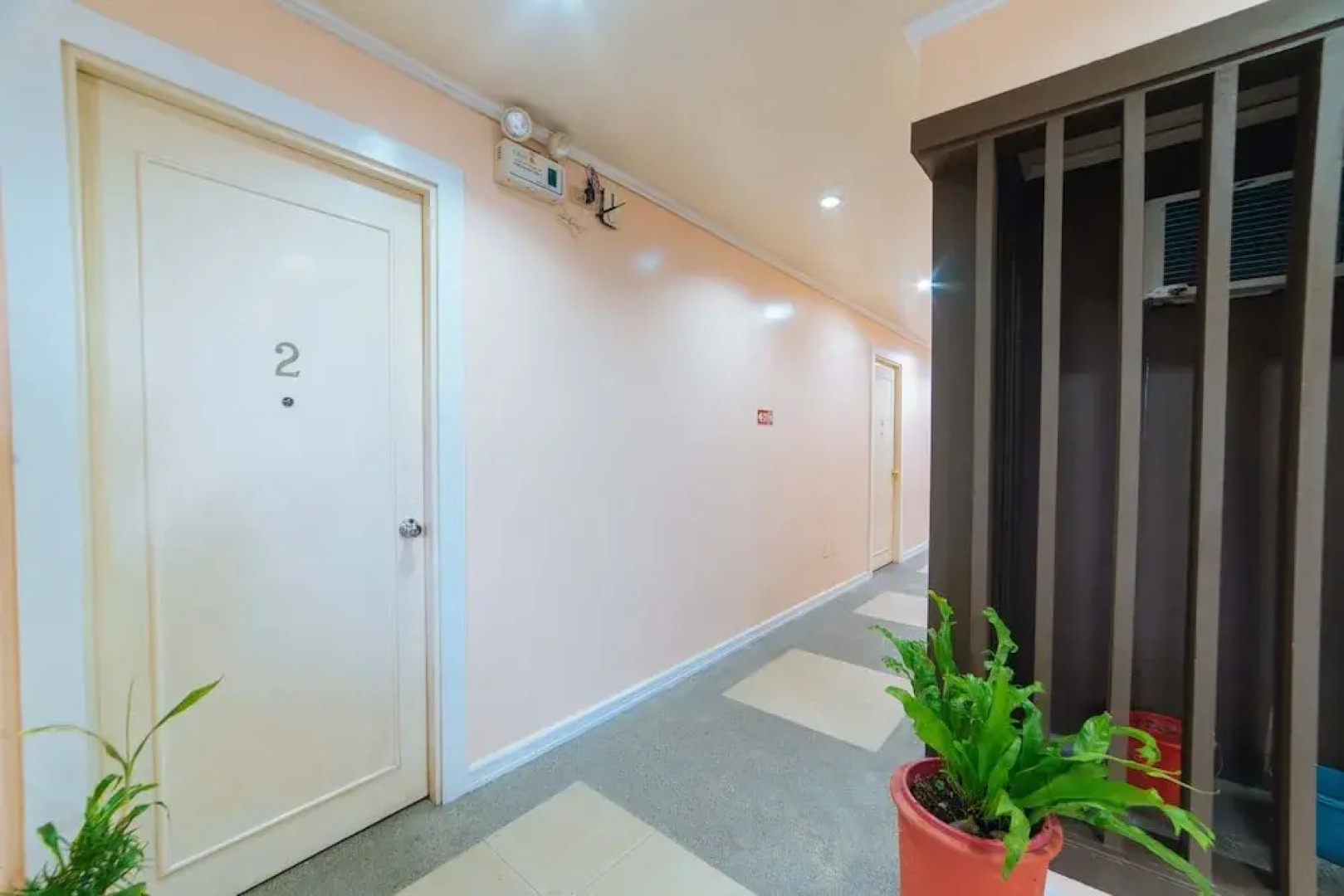 RedDoorz @ N Roldan Street