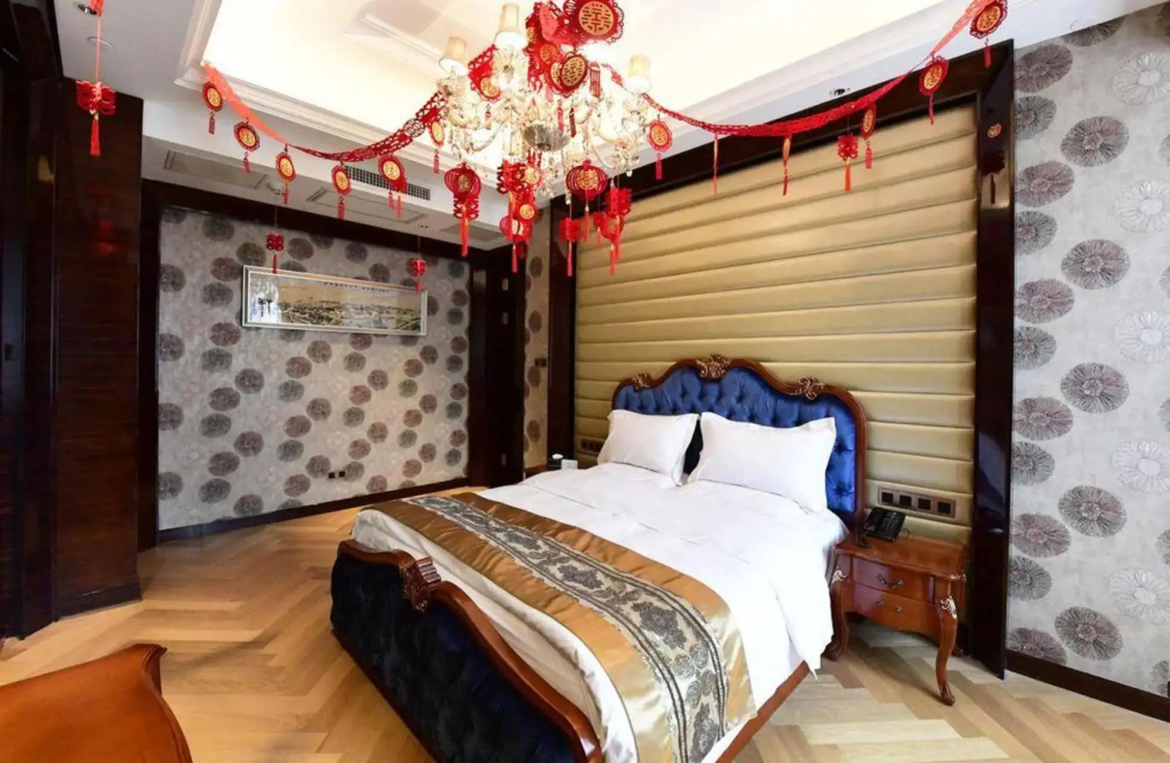 Licheng Ruixuan Hotel (Lingshi Xinjian East Street)