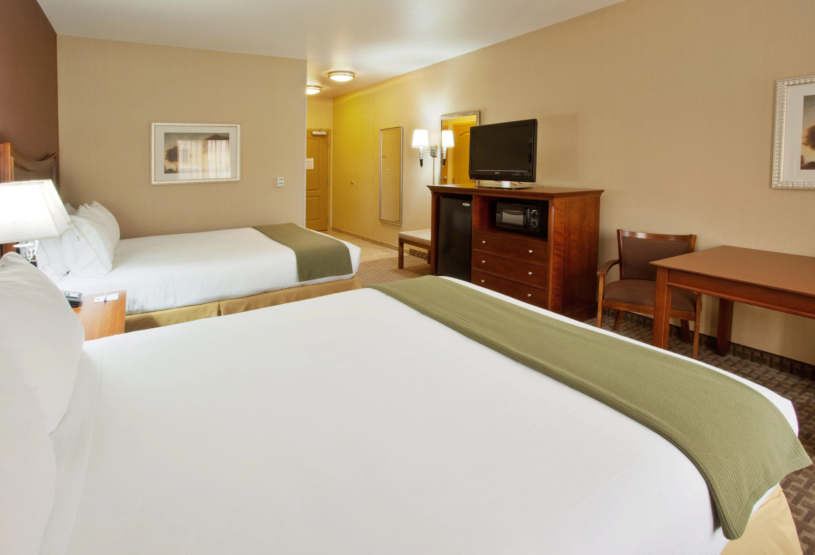 Holiday Inn Express & Suites Willows by IHG