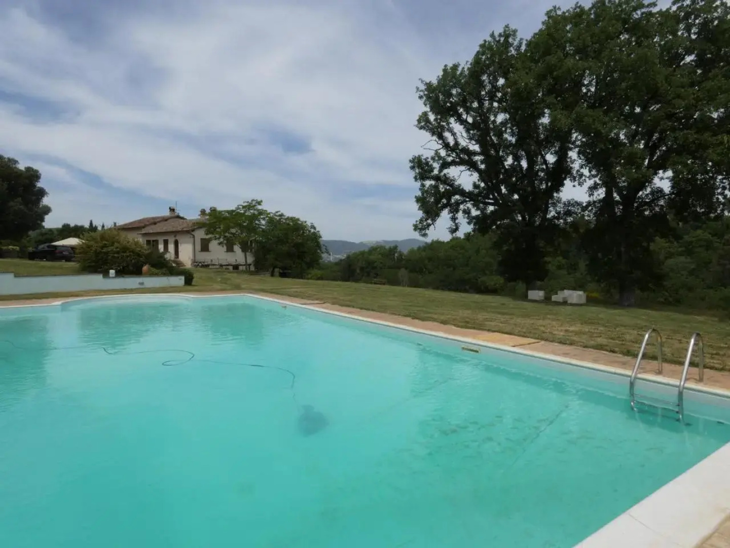 Scappo in Umbria, la Cantinetta