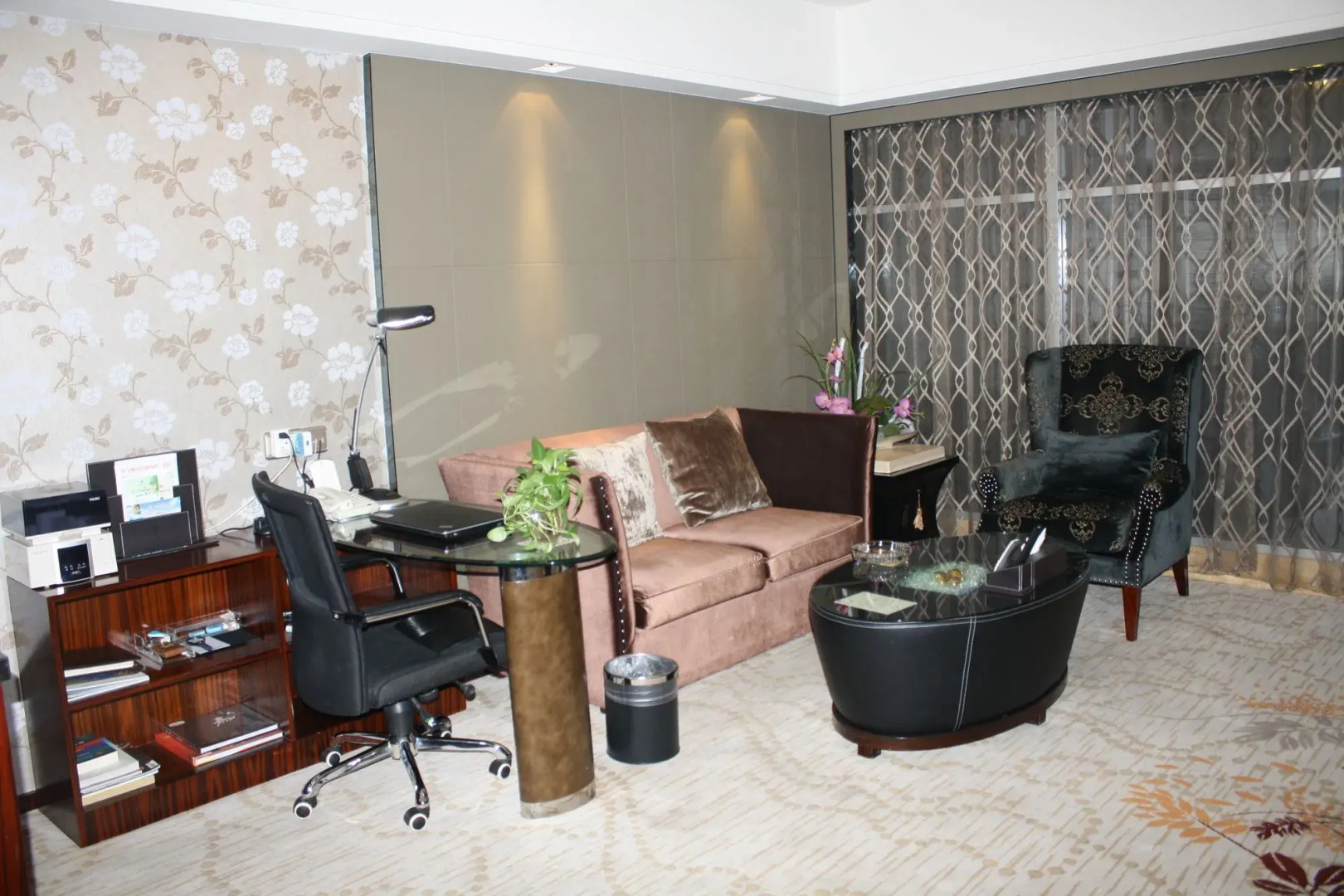 Yili Black Bee Manor Eco Hotel