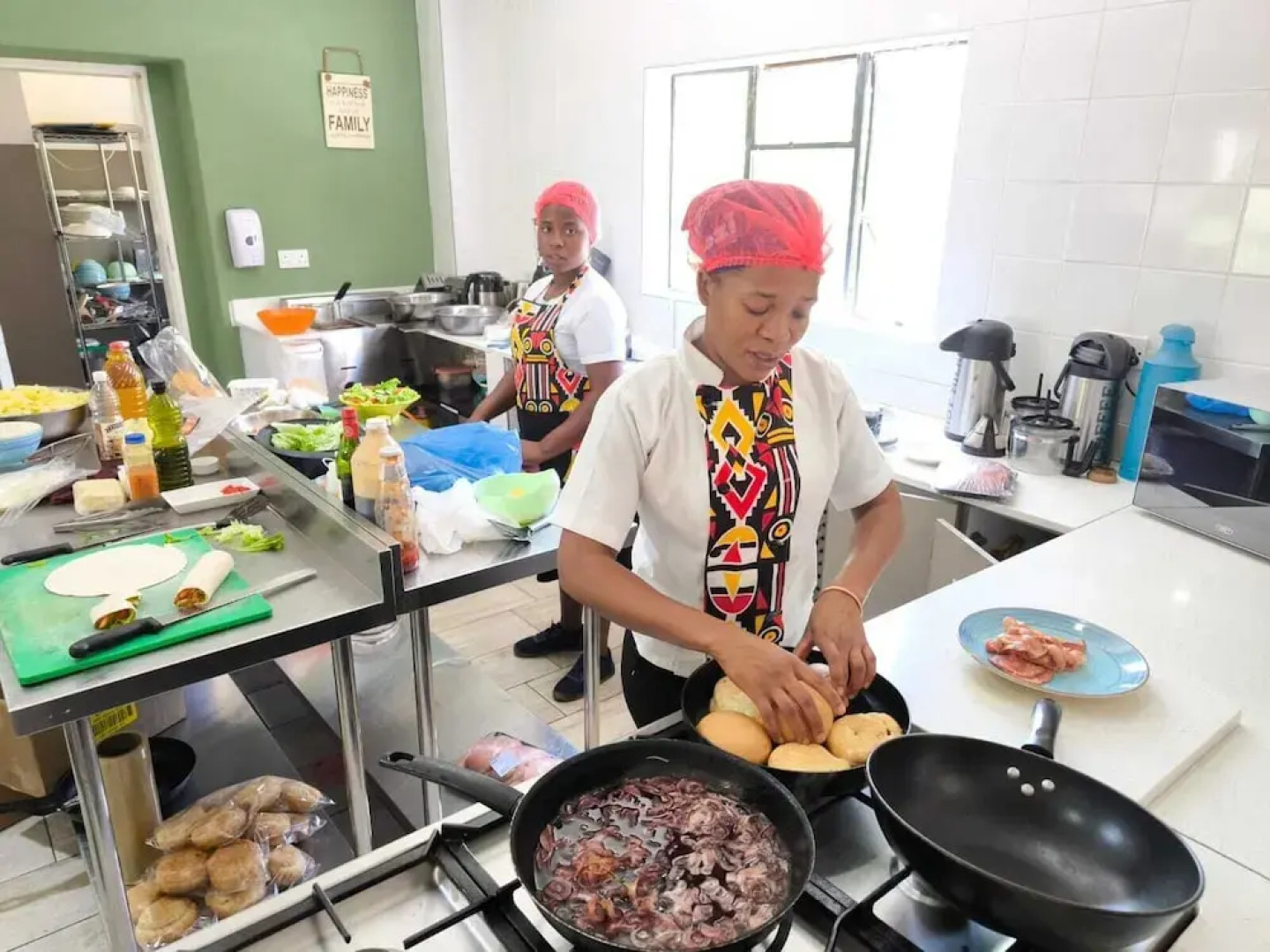 Room in Lodge - Luxury Suite in Zambezi Boutique Lodge 9 With Free Town Tour