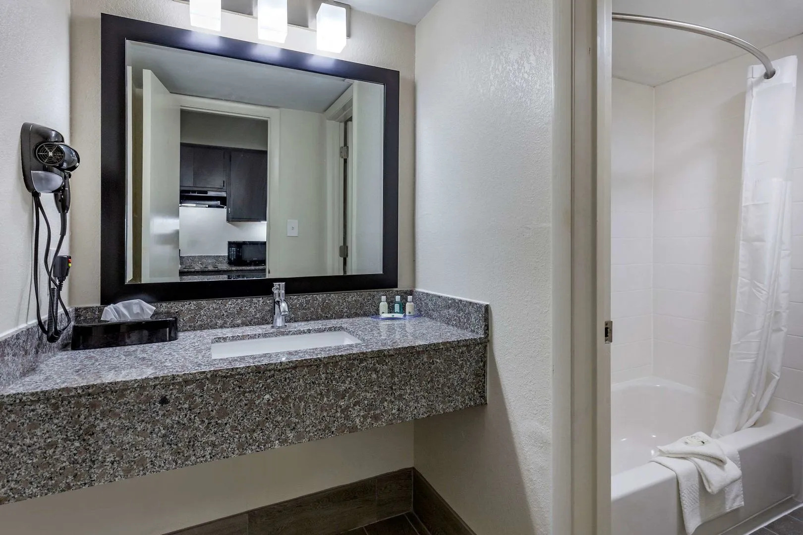 Quality Inn & Suites Spring Lake - Fayetteville Near Fort Liberty
