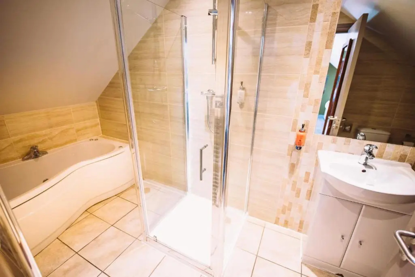 The Commercial Hotel