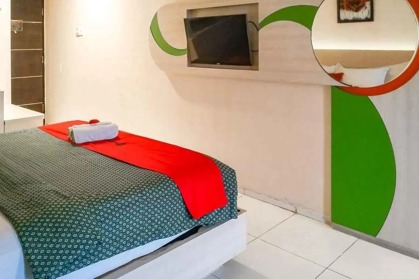 RedDoorz Premium @ Jalan Veteran Bojonegoro