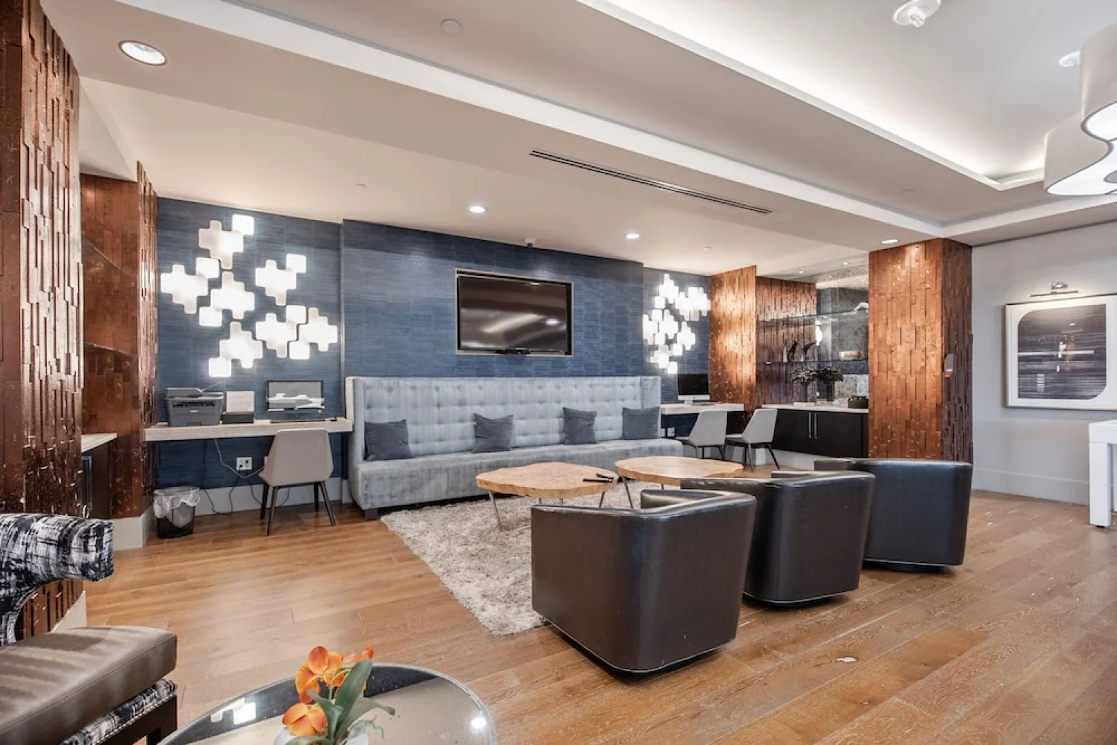 The Luxe Suites at University City