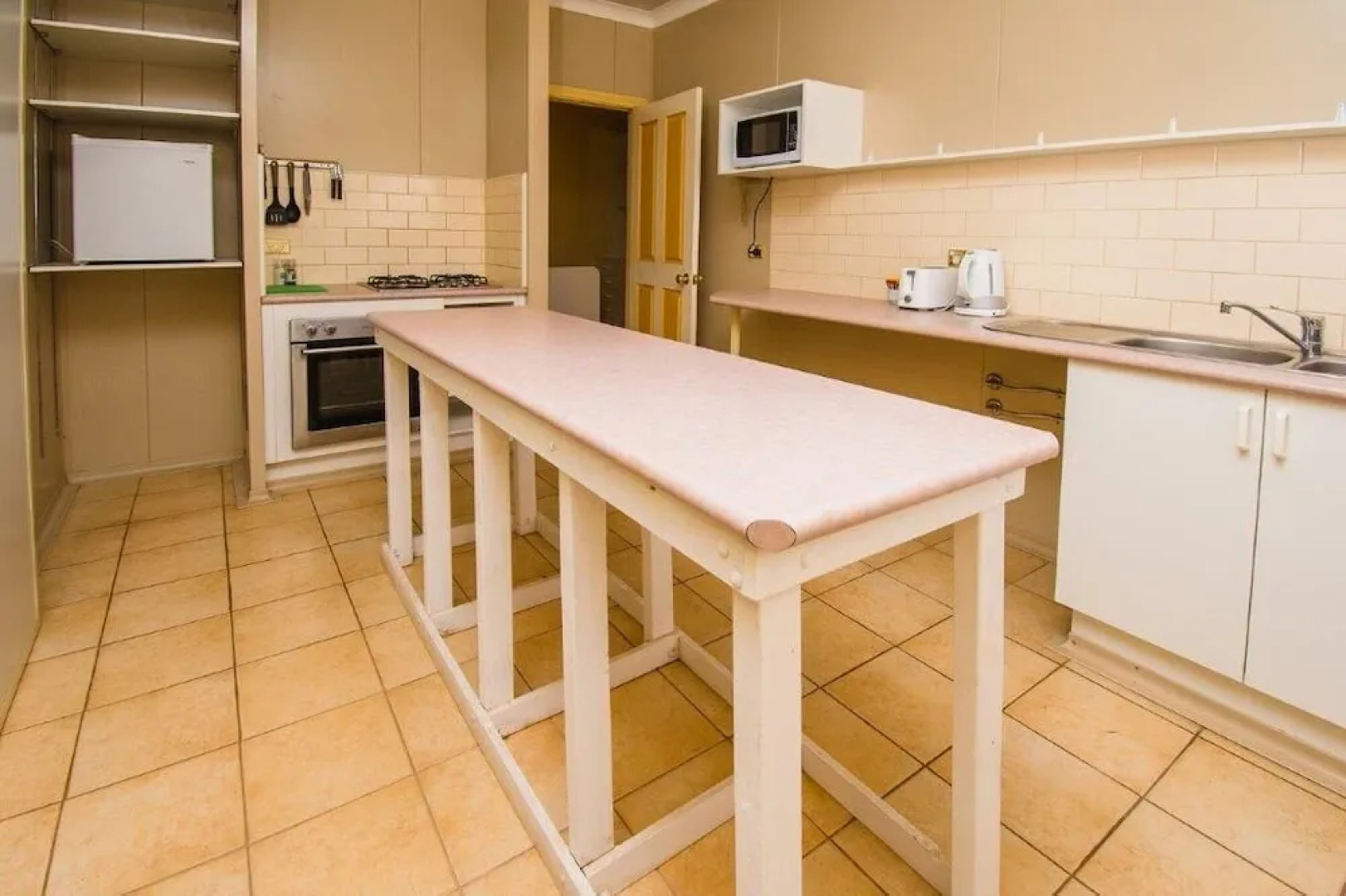 Daydream Motel & Cottages