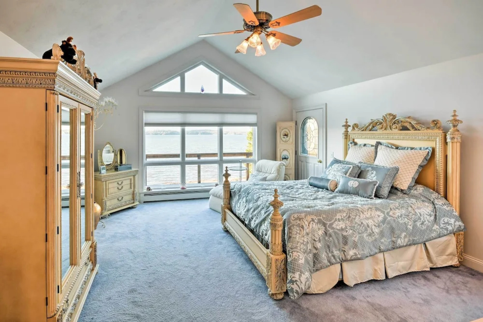 Luxurious Oceanfront Flanders Bay Home w/ Kayaks!