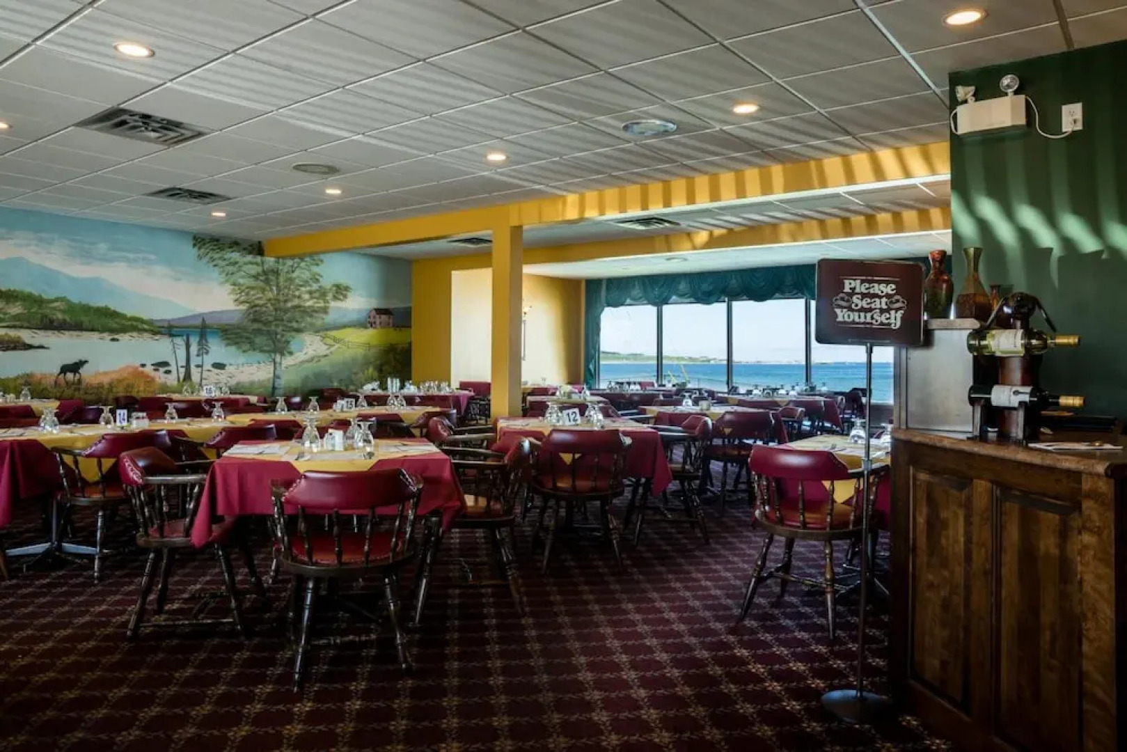 Shallow Bay Motel & Cabins