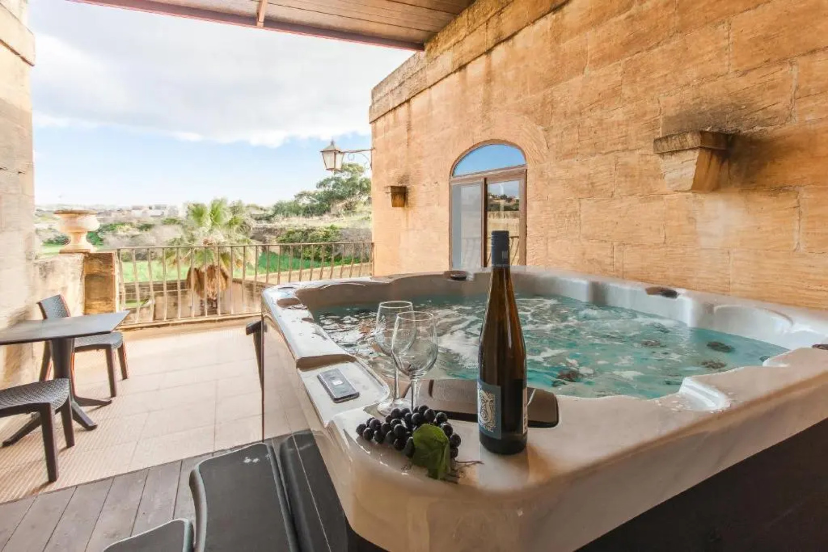 Centre Island Gozitan Farmhouse & Pool