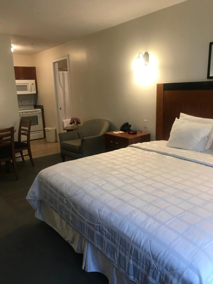 Crescent Suites Hotel