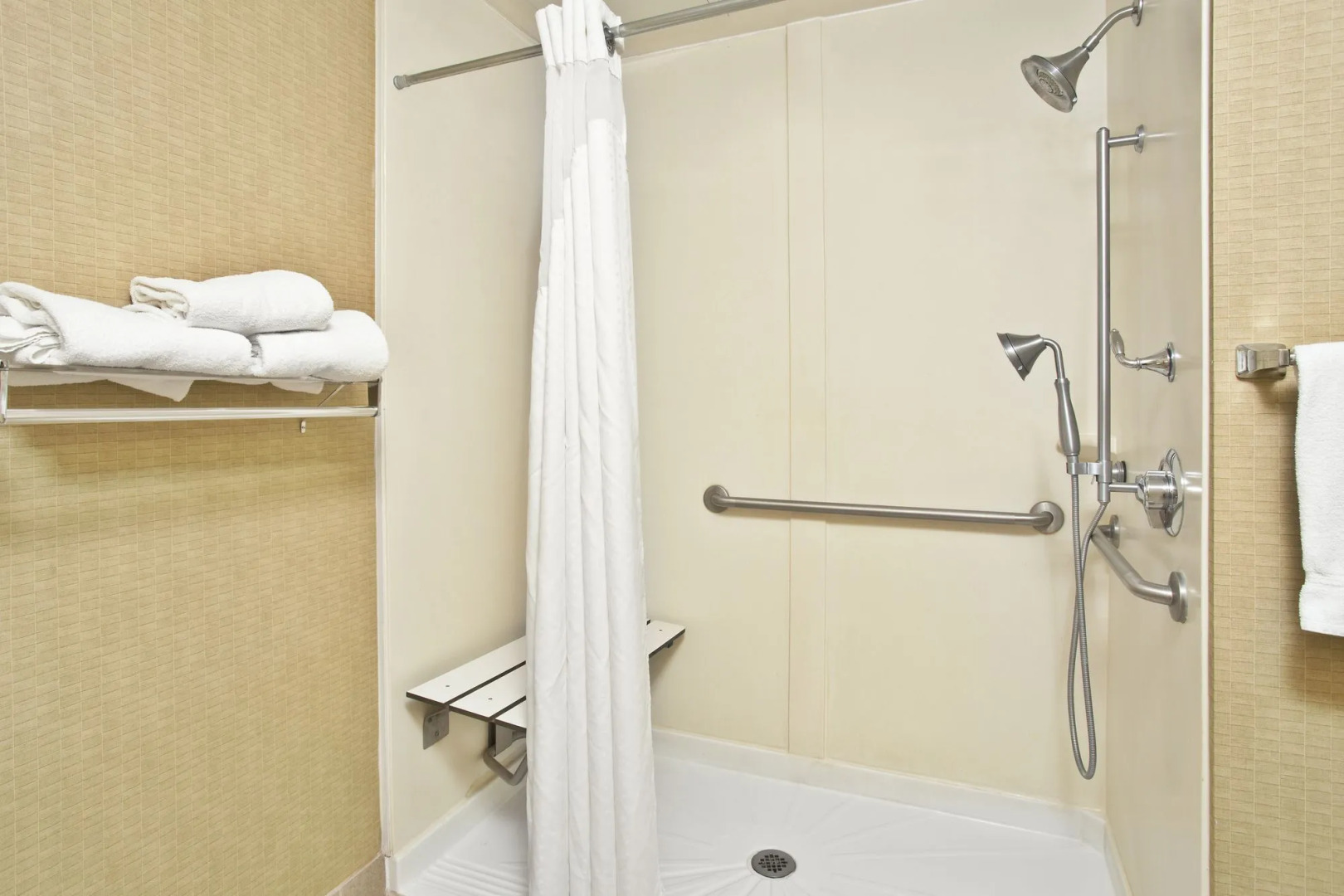 Holiday Inn Express & Suites Bradley Airport by IHG