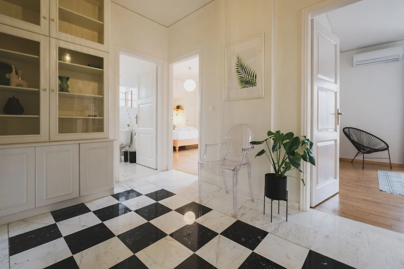 Mid-Century Modern Villa Vintage Charm