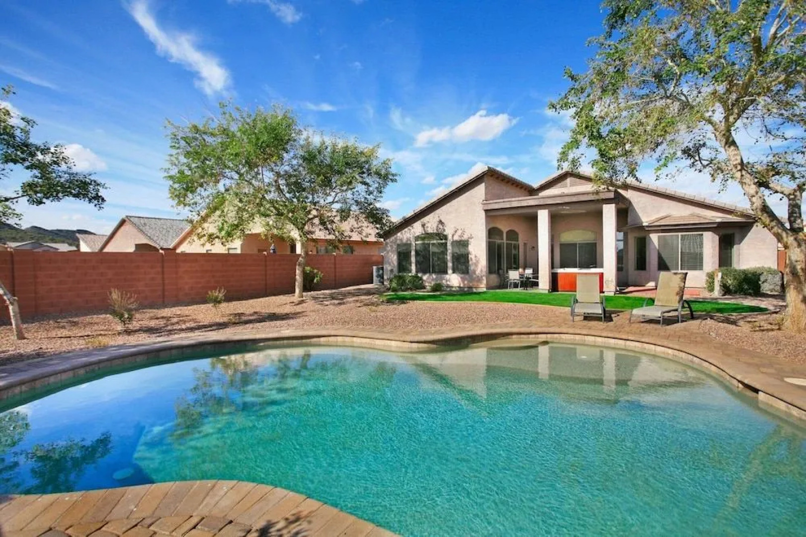 Near Great Shopping & Dining! Pool Table & Games!