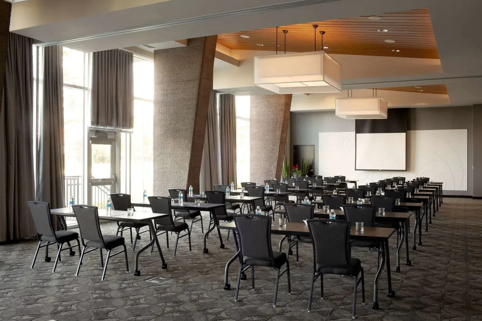 Archer Hotel Falls Church