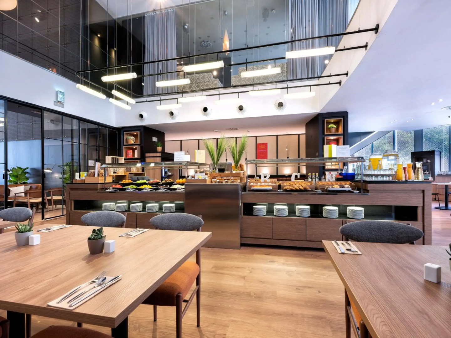 Отель Barcelona Condal Mar Affiliated by Meliá