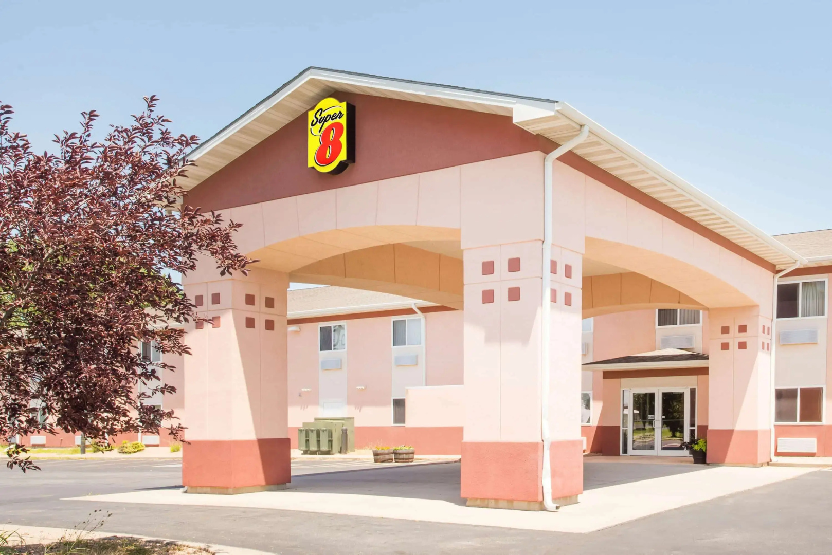 Super 8 by Wyndham Iola KS