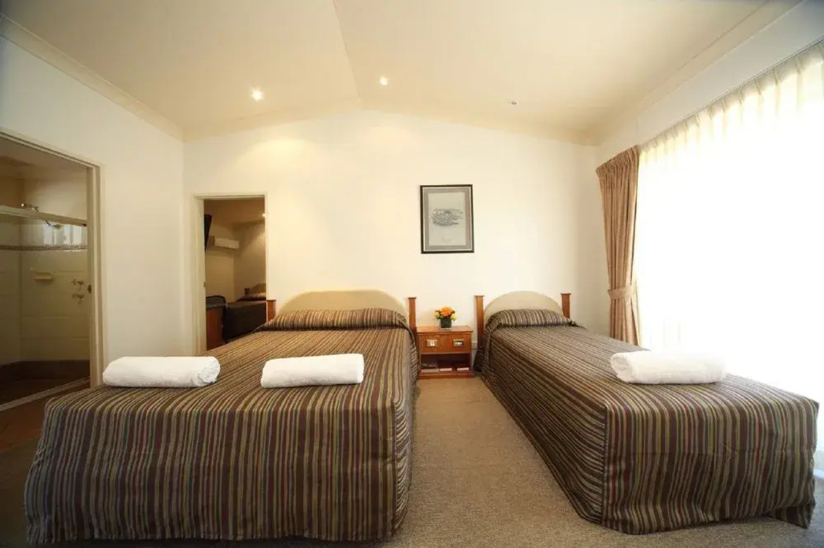 Emerald Explorers Inn