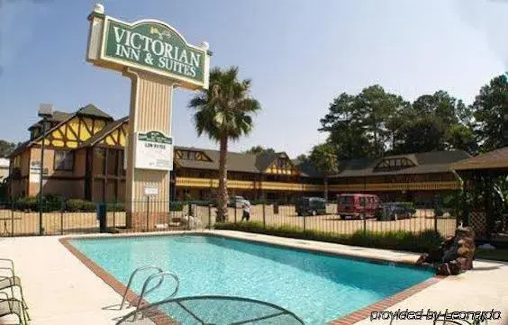 Victorian Inn & Suites