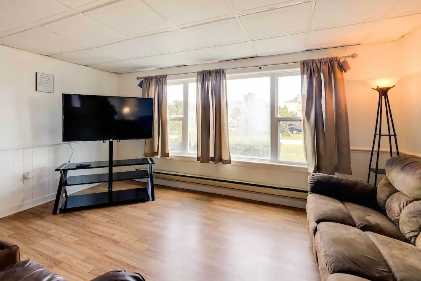 1 Ocean Fun:' Emerald Isle Apt, Steps to Beaches!