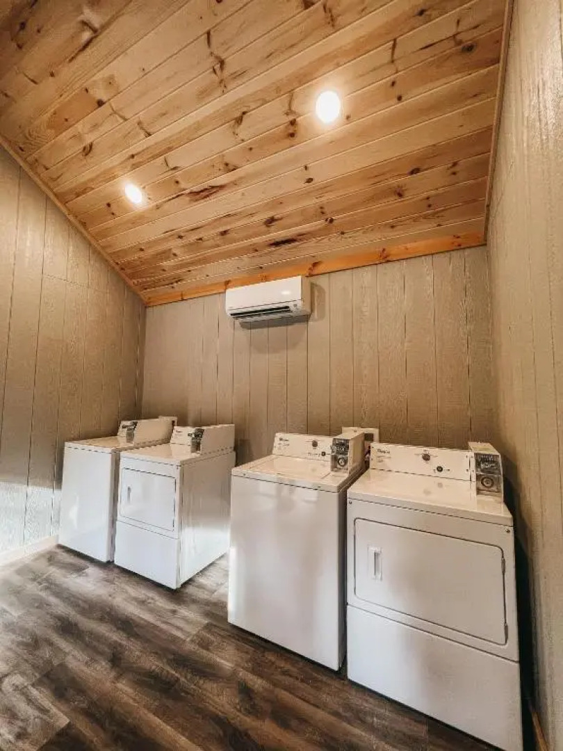 Studio Style Cabin #6 Located Minutes From Lake Hartwell