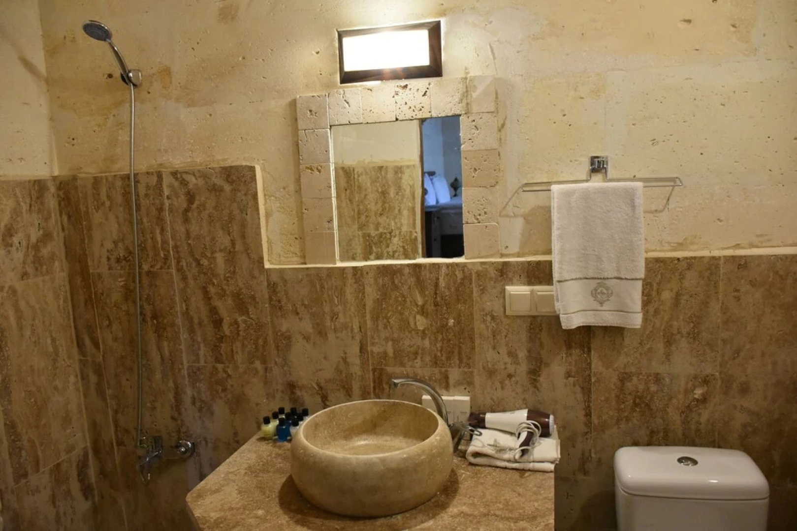 Glamada Cave Suites