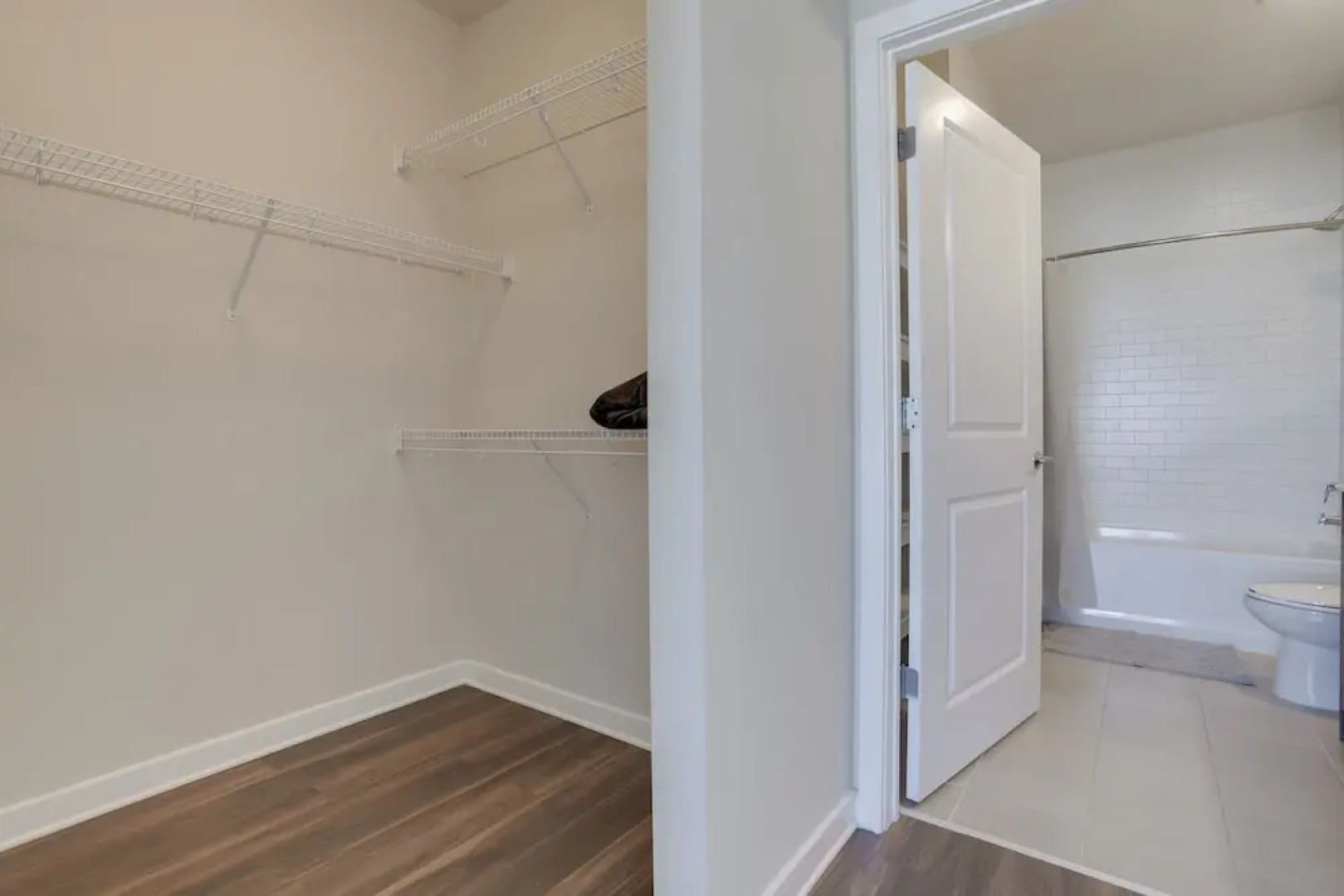 Spacious 2BR Apt with Den W Balcony