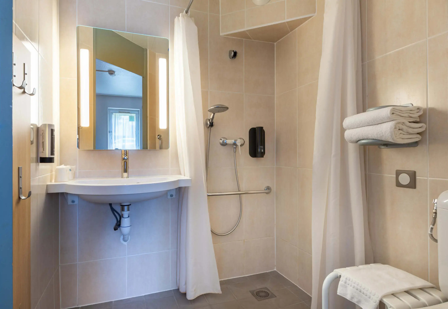 B&B Hotel Chartres Le Coudray