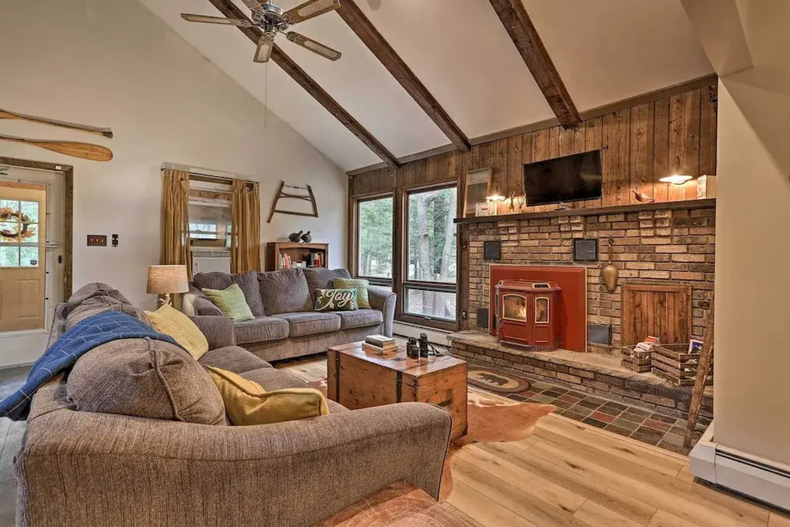 Blakeslee Hideaway w/ Lake Access: 3 Mi to Ski!