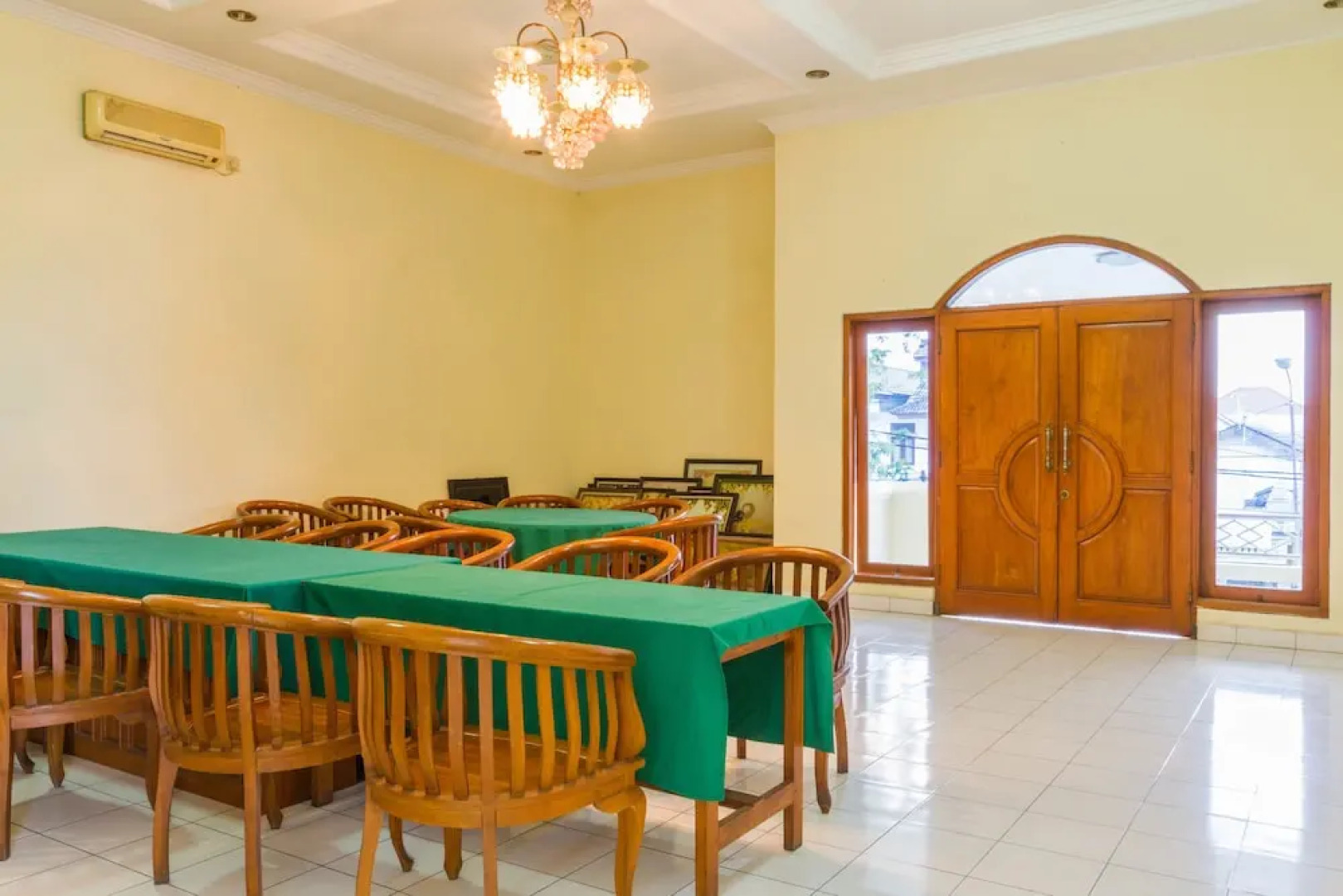 Reddoorz Near Grage City Mall 2