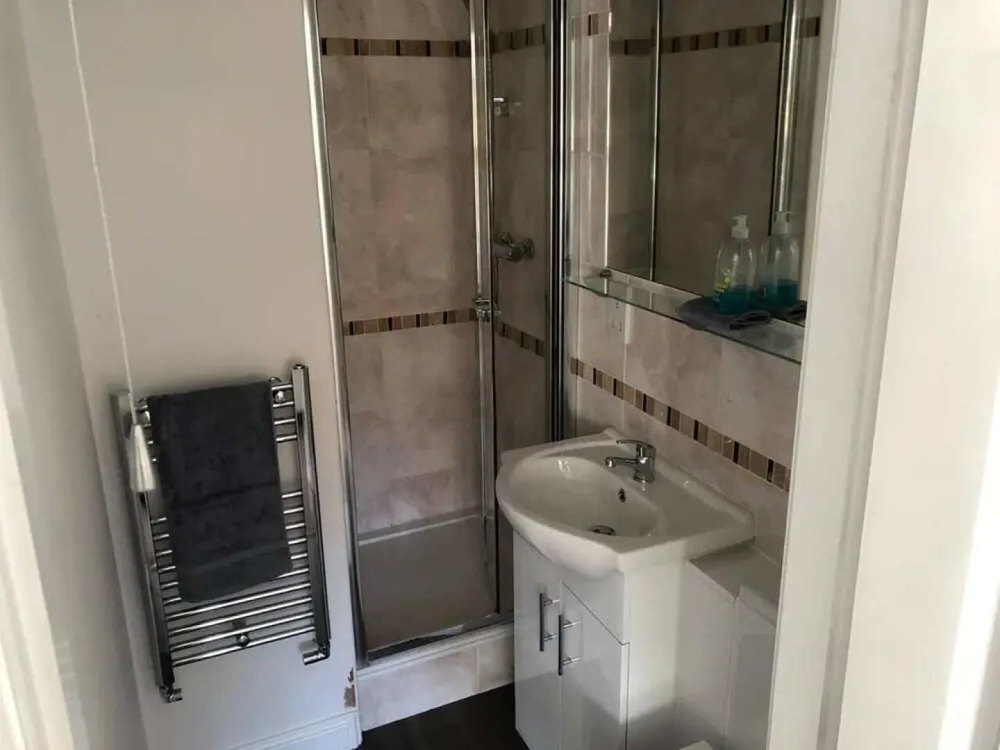 Beautiful House in Rural Village With Hot Tub