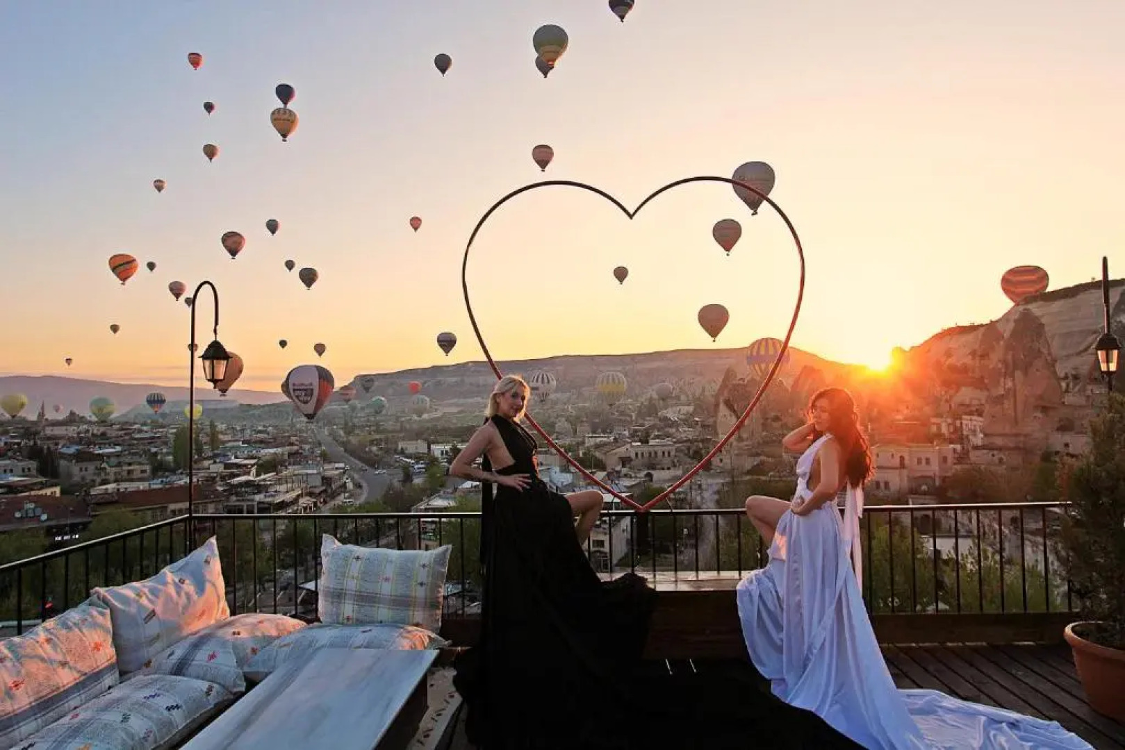 Bedrock Cave Hotel - Adults Only