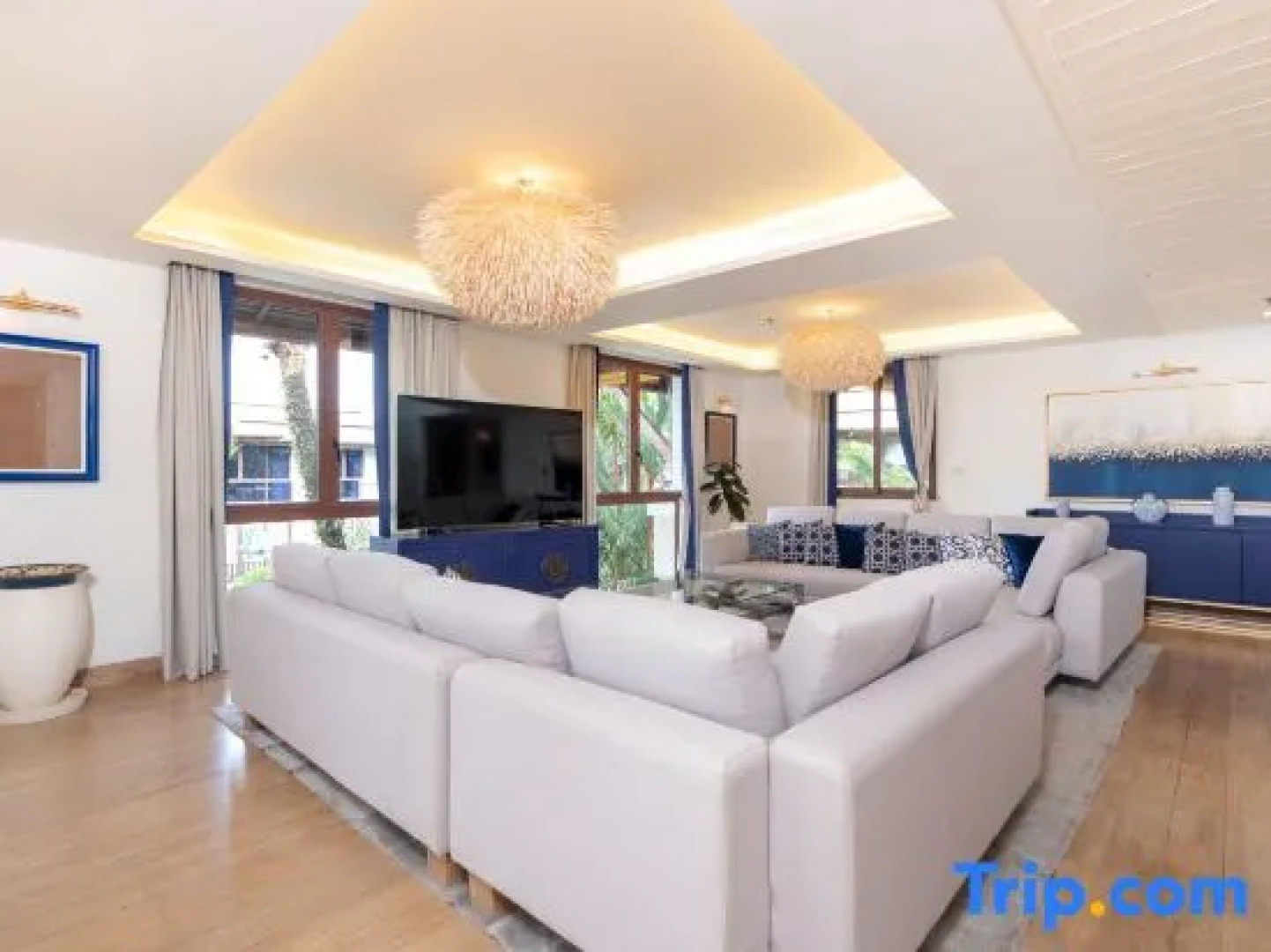 Phuket Seaview with Pool and Rooftop 4 Bedroom Skyvilla