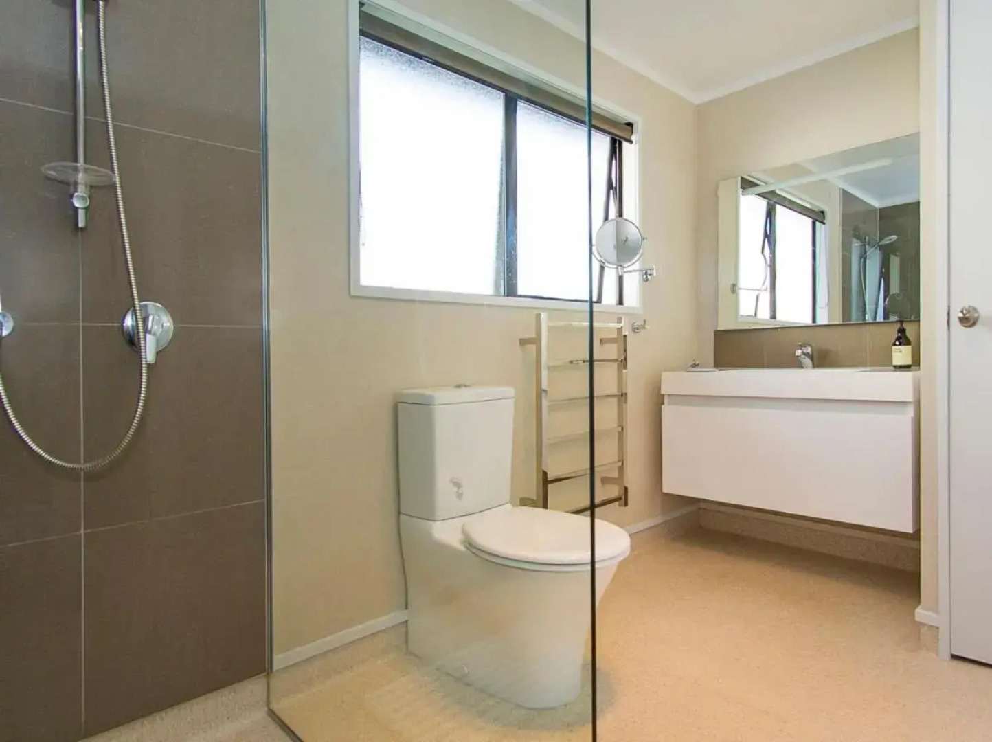 Beachside Beauty - Kuaotunu Holiday Home