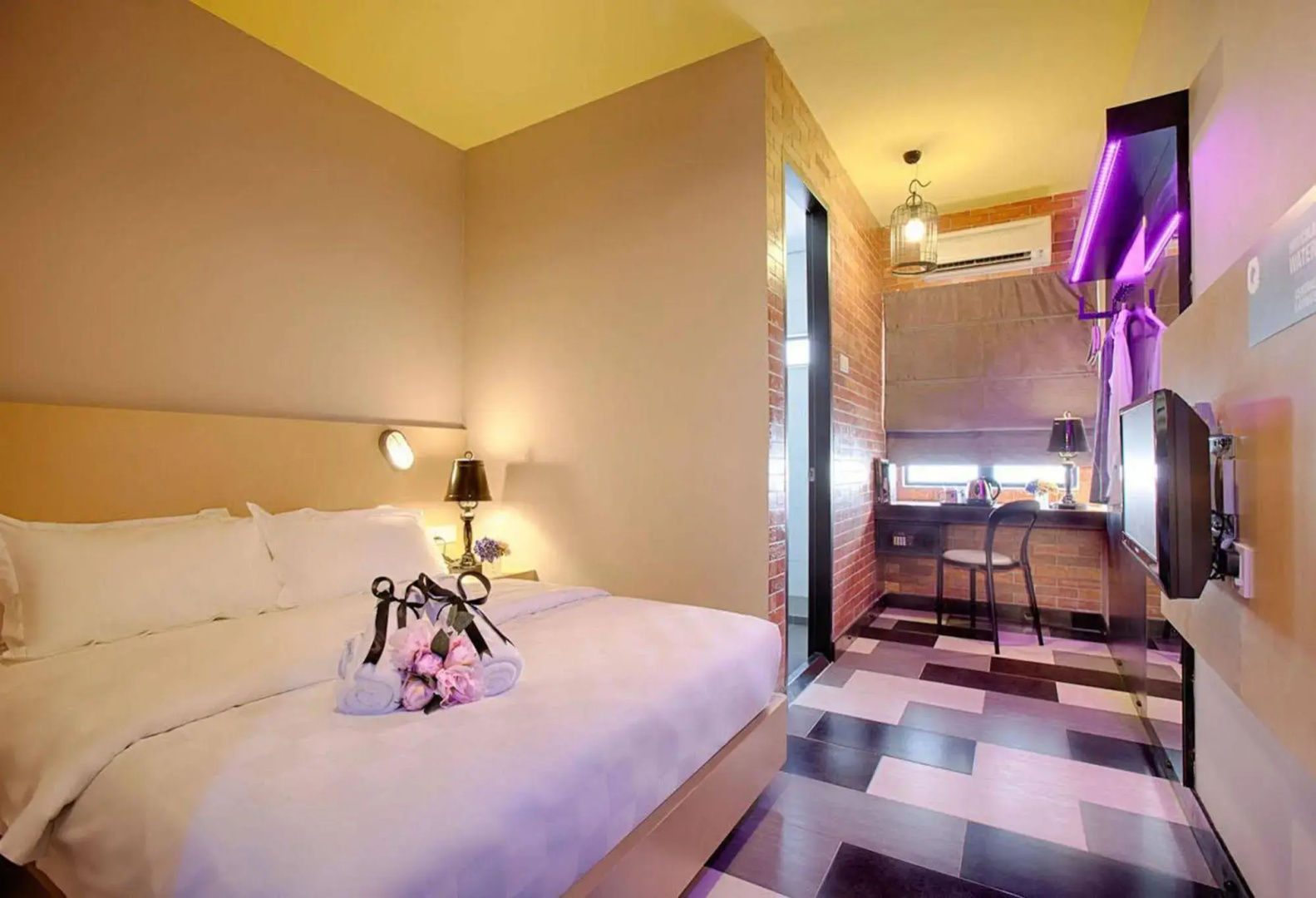 the youniQ Hotel