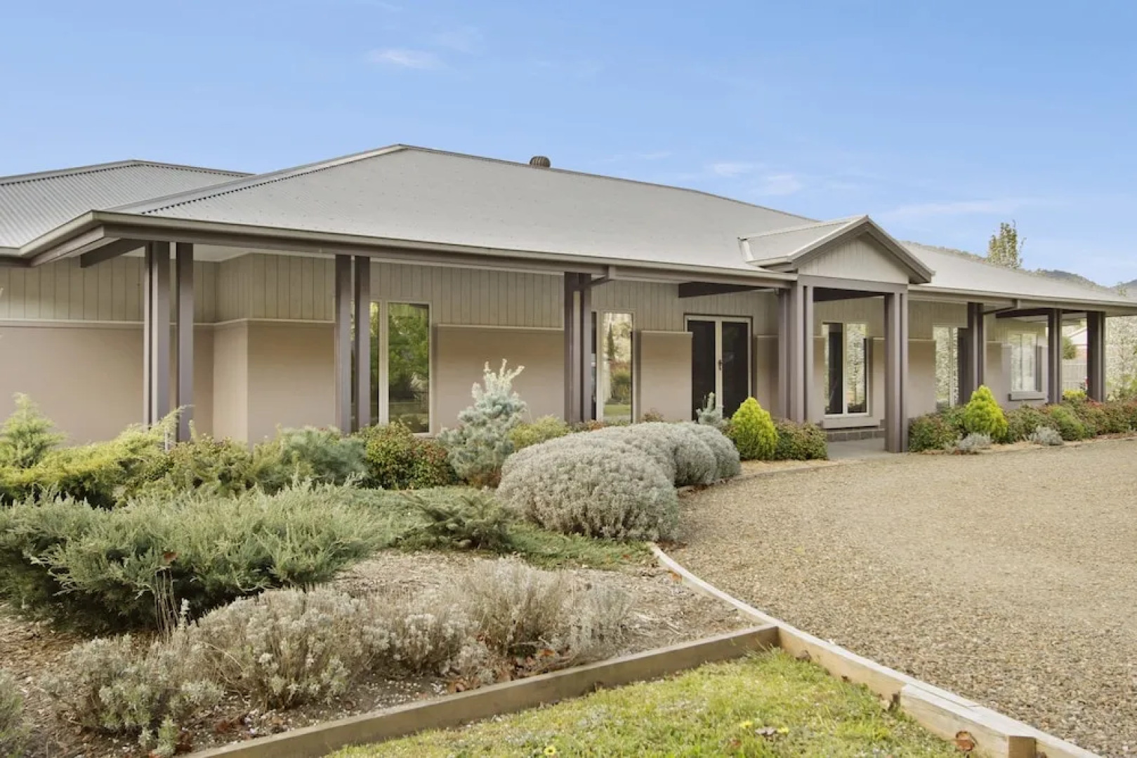 Collins Retreat - 4 Bedroom home with Pool