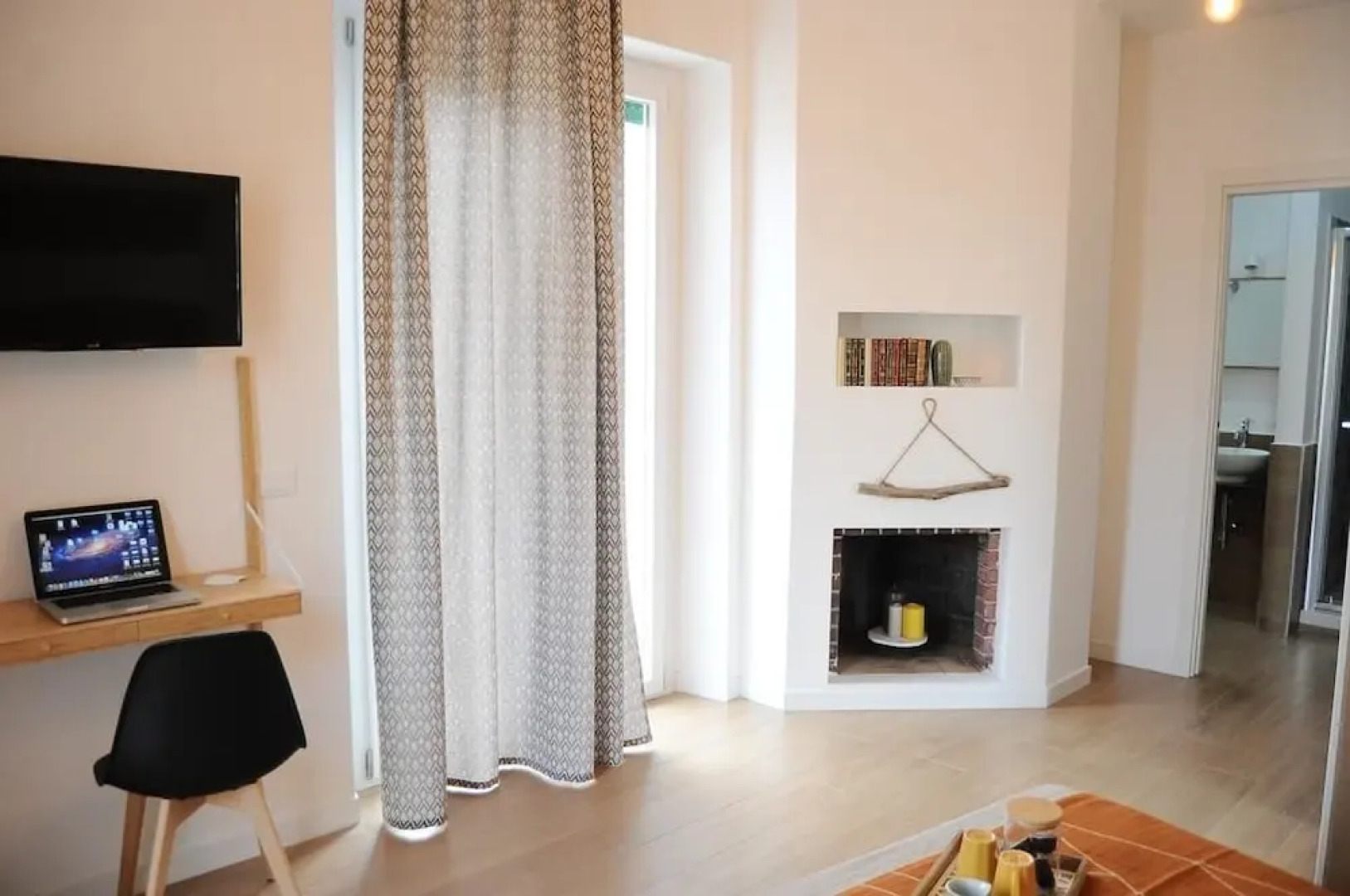 The Corner 180 Suite