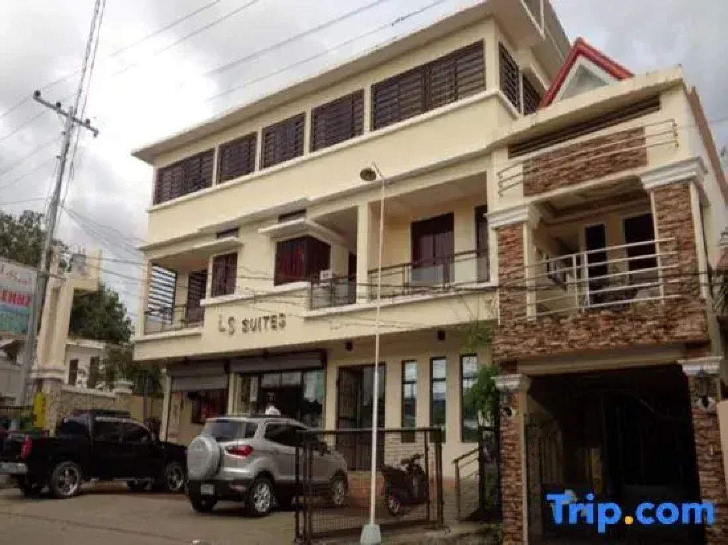 RedDoorz @ LS Suites Poblacion Culasi Antique