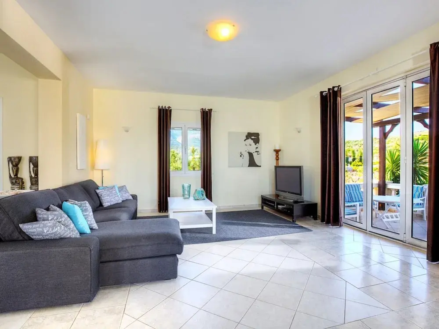 Spacious Villa with Private Pool & Outside Bar near Sea in Sisi