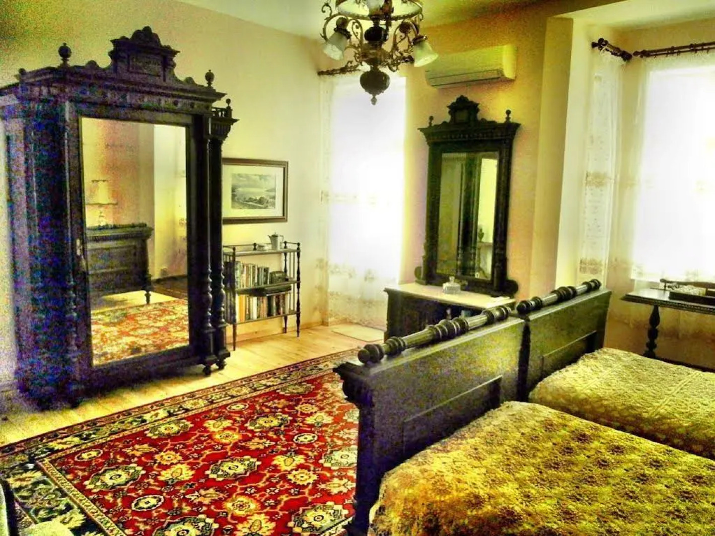 Retro - 19th Century Guest House