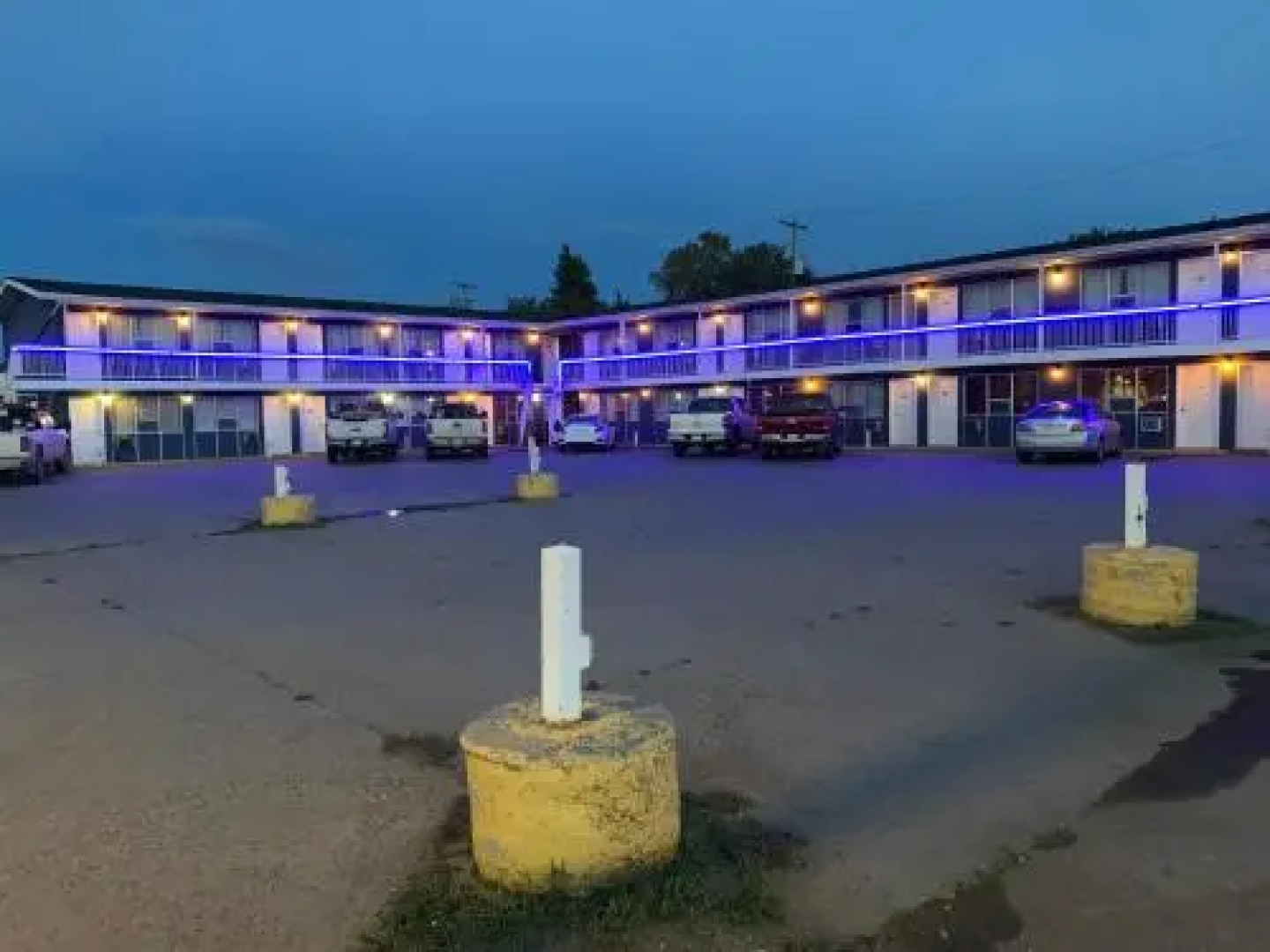 Raven Motor Inn