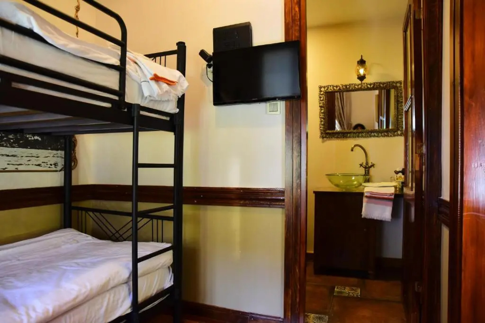 Ottoman Suites by Seratonin