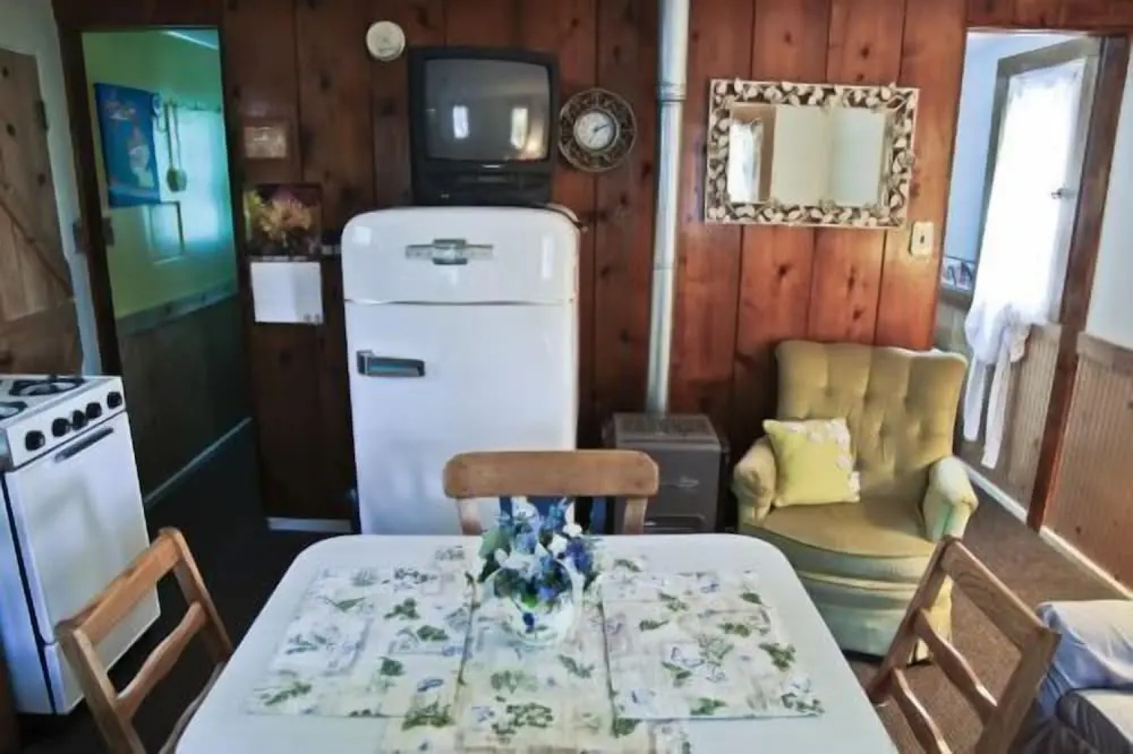 #3 - Chantilly 2 Bedroom Cabin by RedAwning