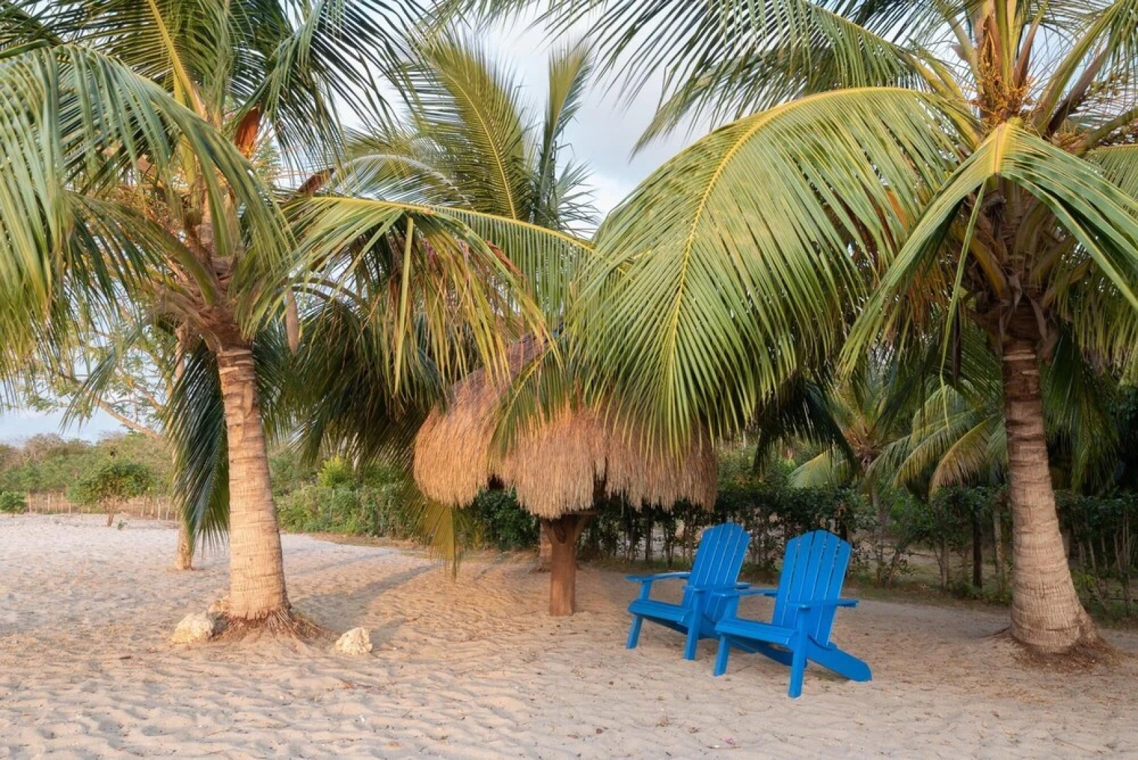 Relaxing Tropical Island Chalet w Private Pool and Beach in Bar