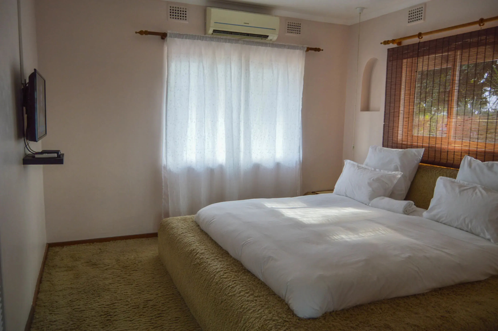 Emangunini Guest house