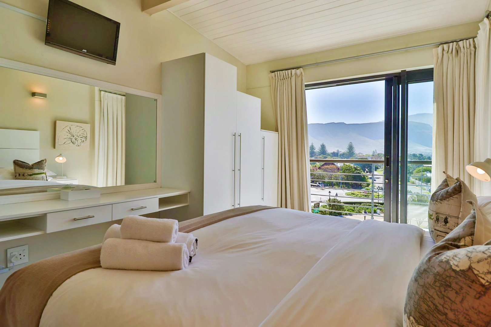 Отель Whale Coast All-Suite-Hotel