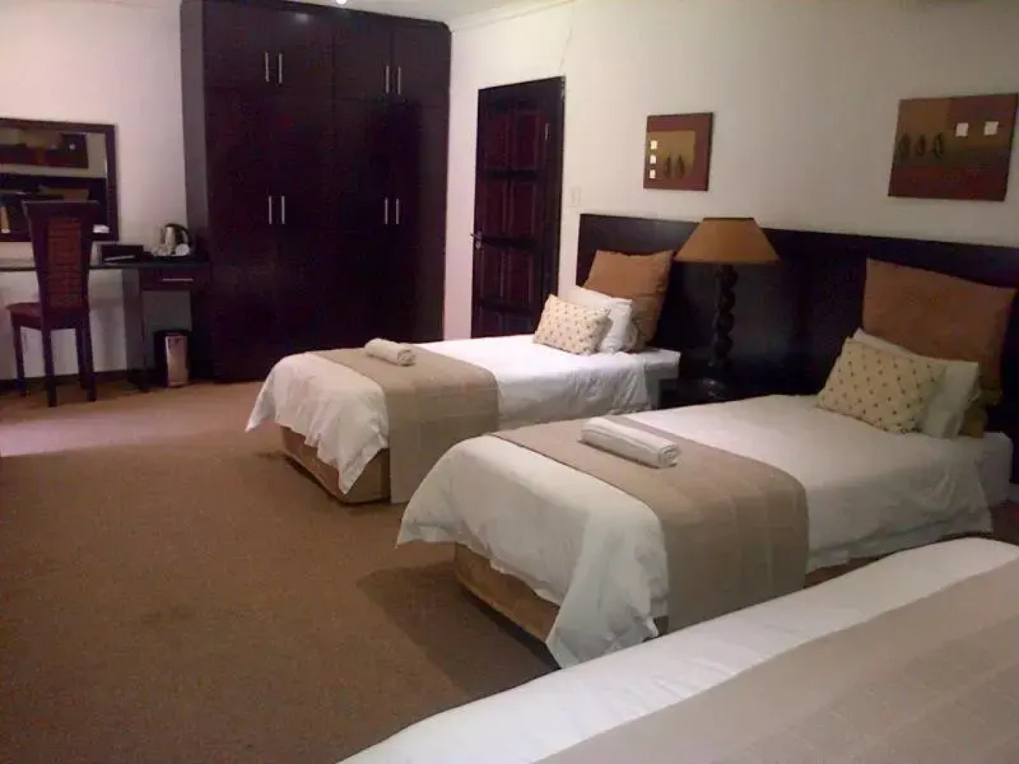 Waterfront Country Lodge