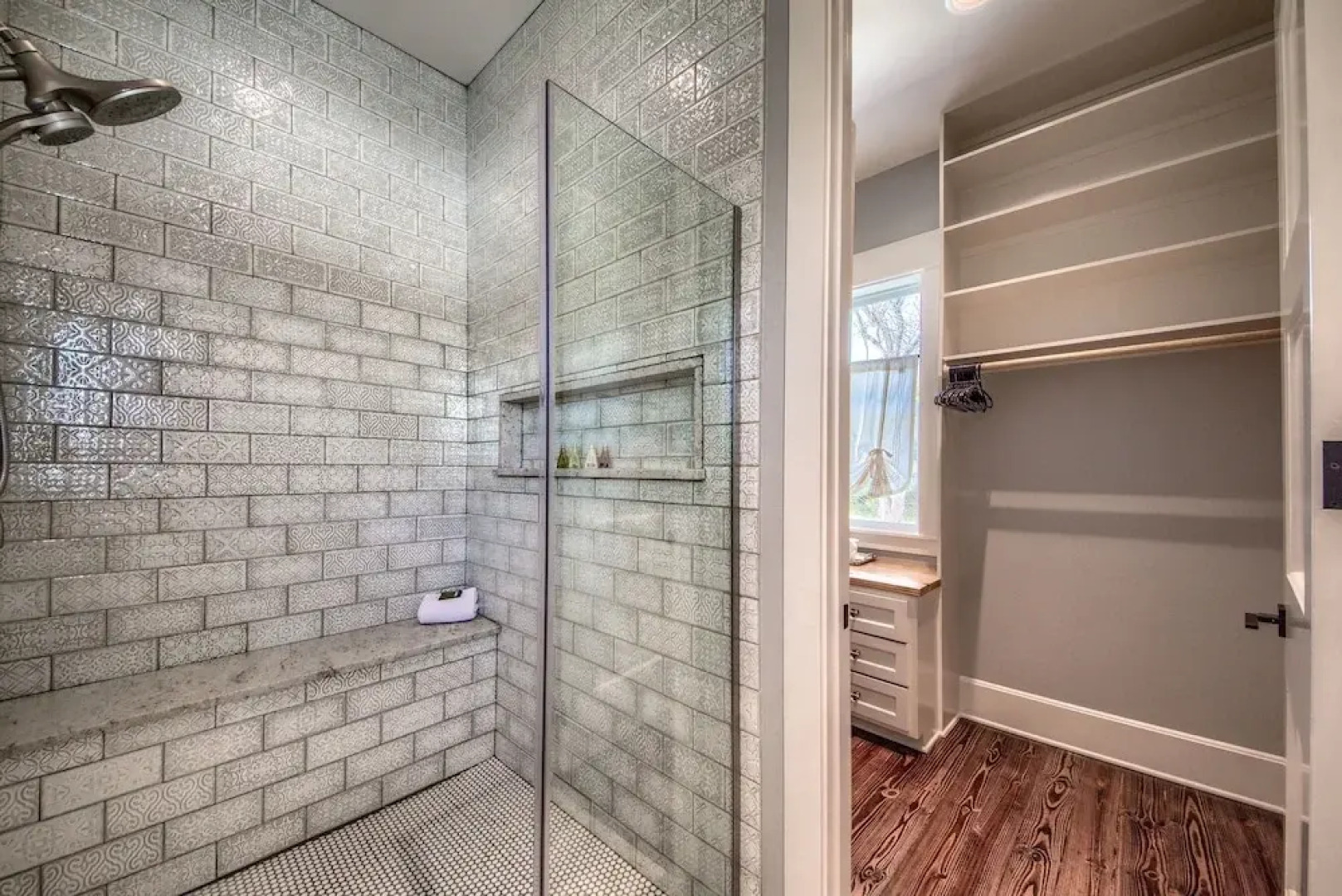 River Repose Rr 7134 4 Bedroom Home by RedAwning