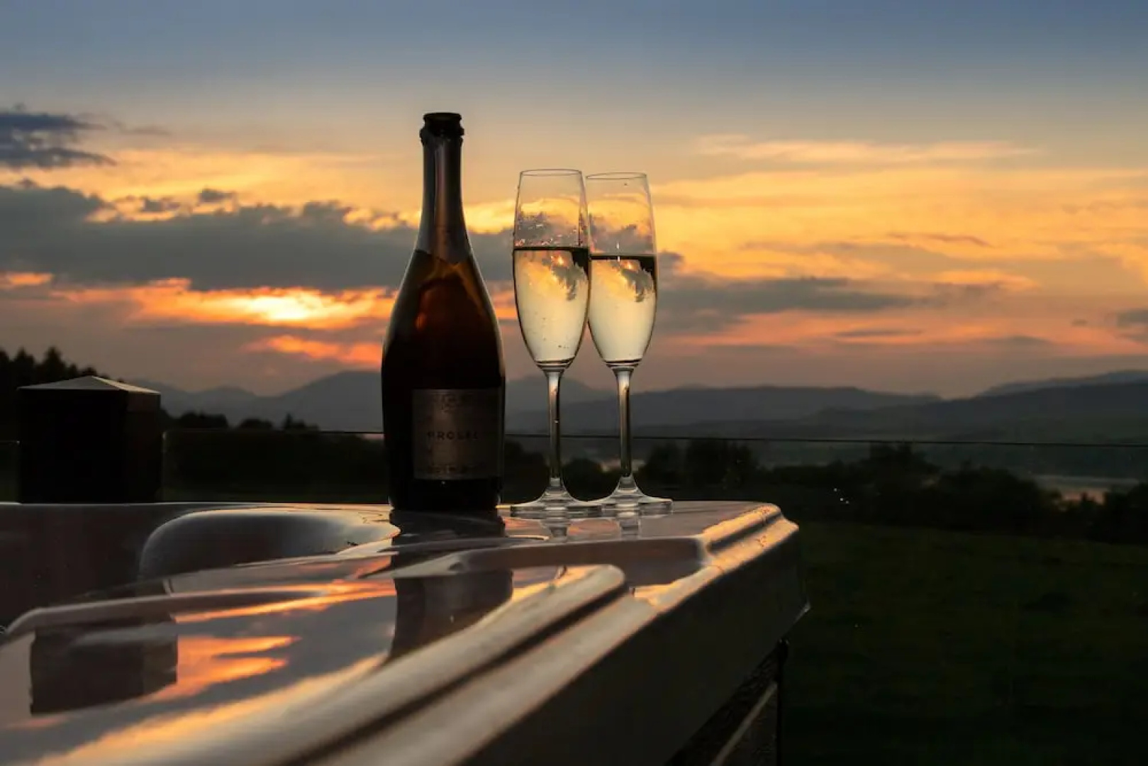 Super King Lodge-sleeps 2-hottub-sea View