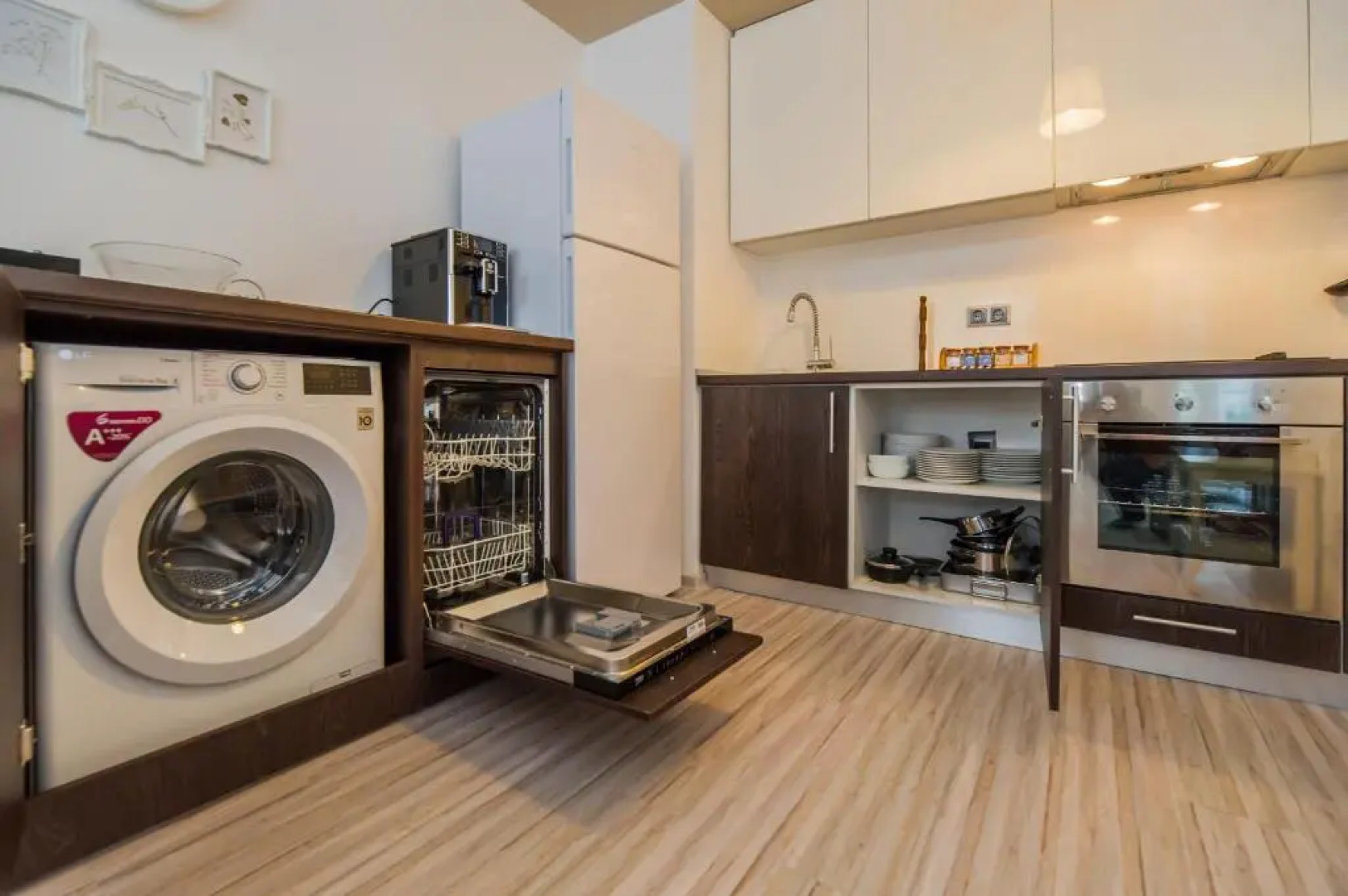 Charming 2-Bedroom, Silver Mountain, A Building